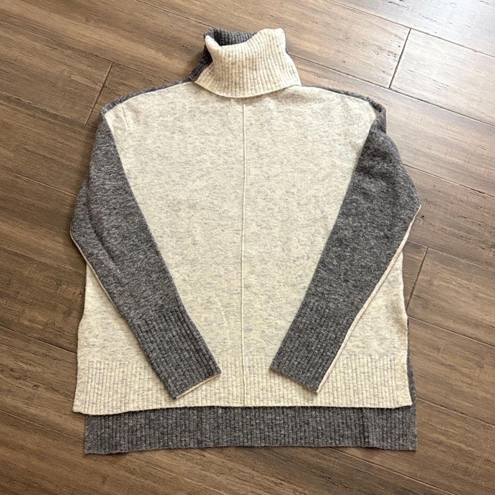 Athleta Colorblock Turtleneck Sweater - Light Gray & Charcoal